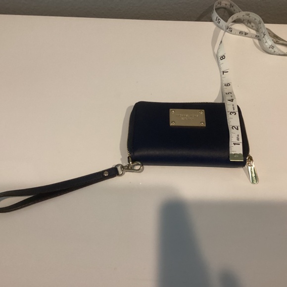 Michael Kors Navy Blue Wrislet wallet - Picture 7 of 8
